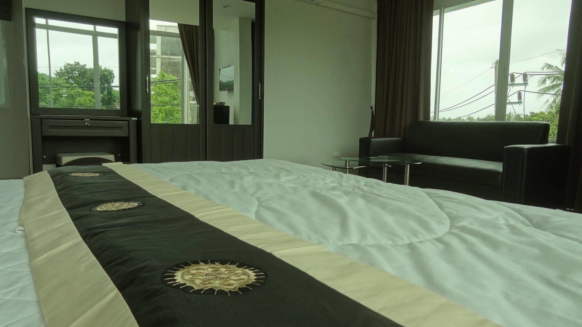 But Different Phuket Boutique Hotel Nai Harn Dış mekan fotoğraf